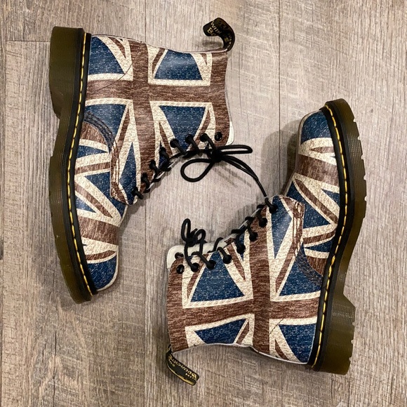 Dr. Martens Shoes - Dr. Martens airwair British flag boots size 8
